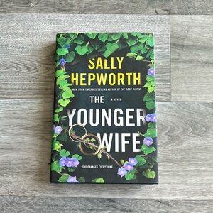 🌸 3 For $20 🌸 The Younger Wife by Sally Hepworth (Book/Novel)